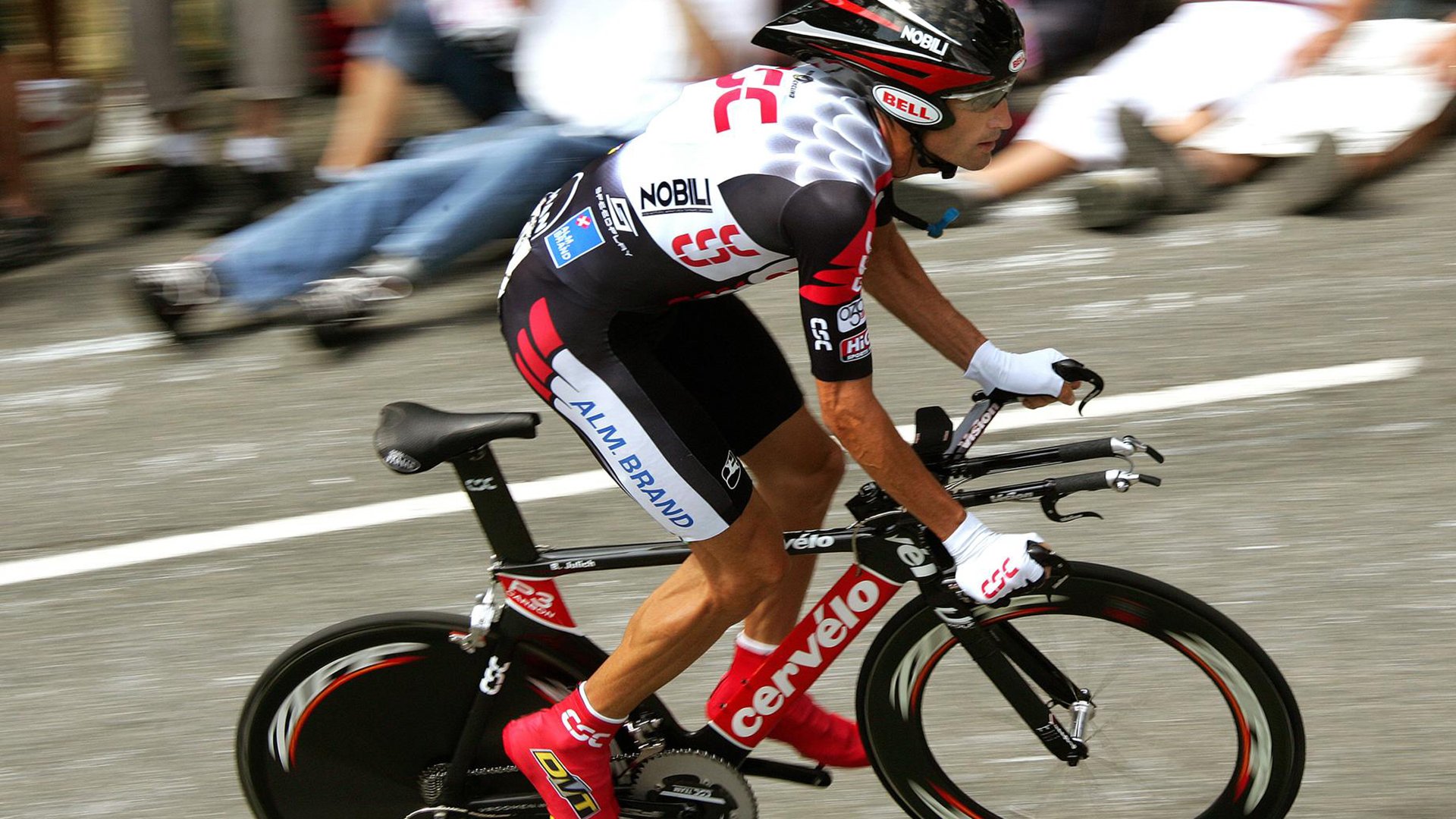 爱游戏体育官方在线-赛场奇迹：车队在最后一分钟实现逆转