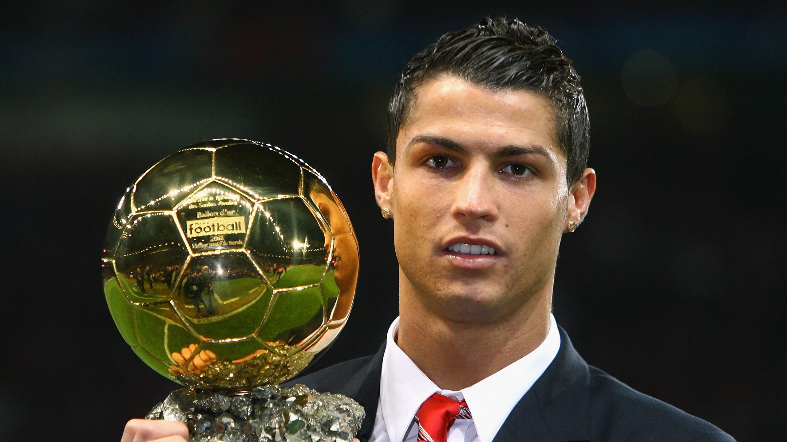 赛场奇迹：车队在最后一分钟实现逆转